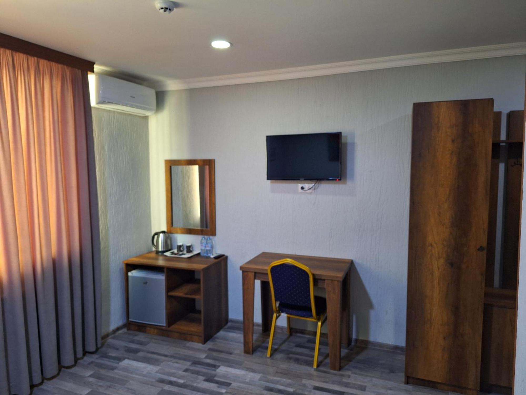 Hotel Georgian クタイシ エクステリア 写真