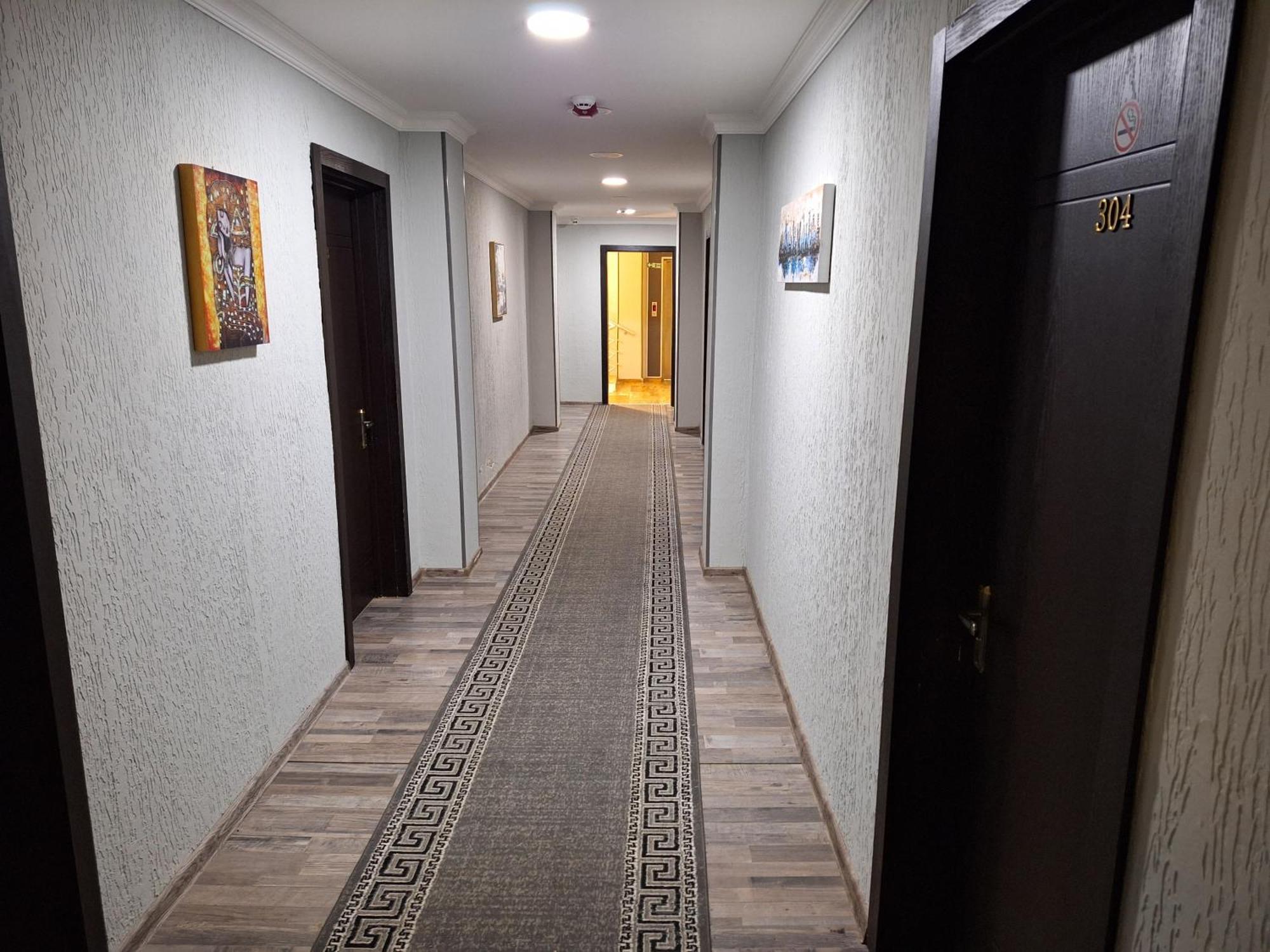Hotel Georgian クタイシ エクステリア 写真
