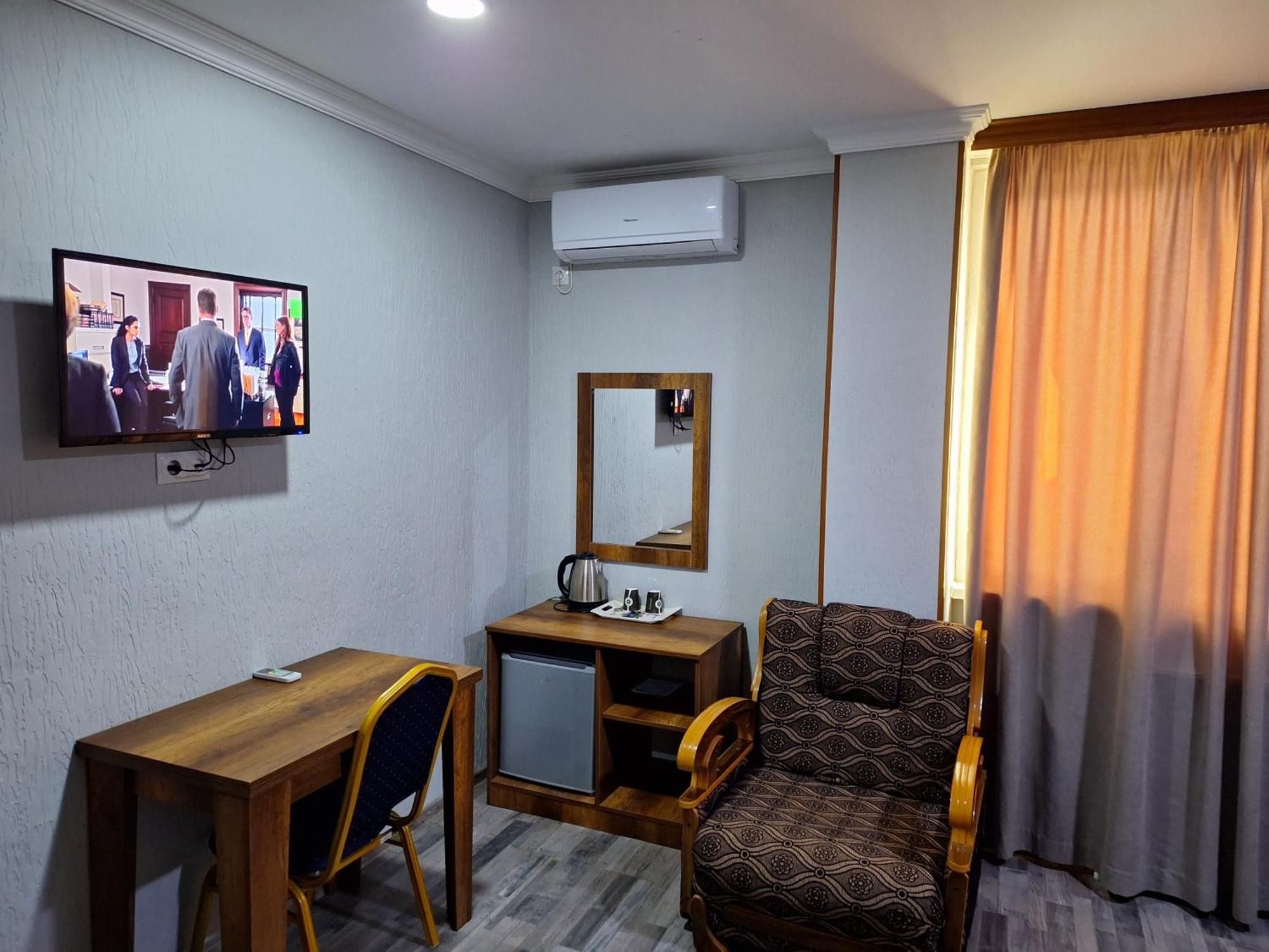 Hotel Georgian クタイシ エクステリア 写真