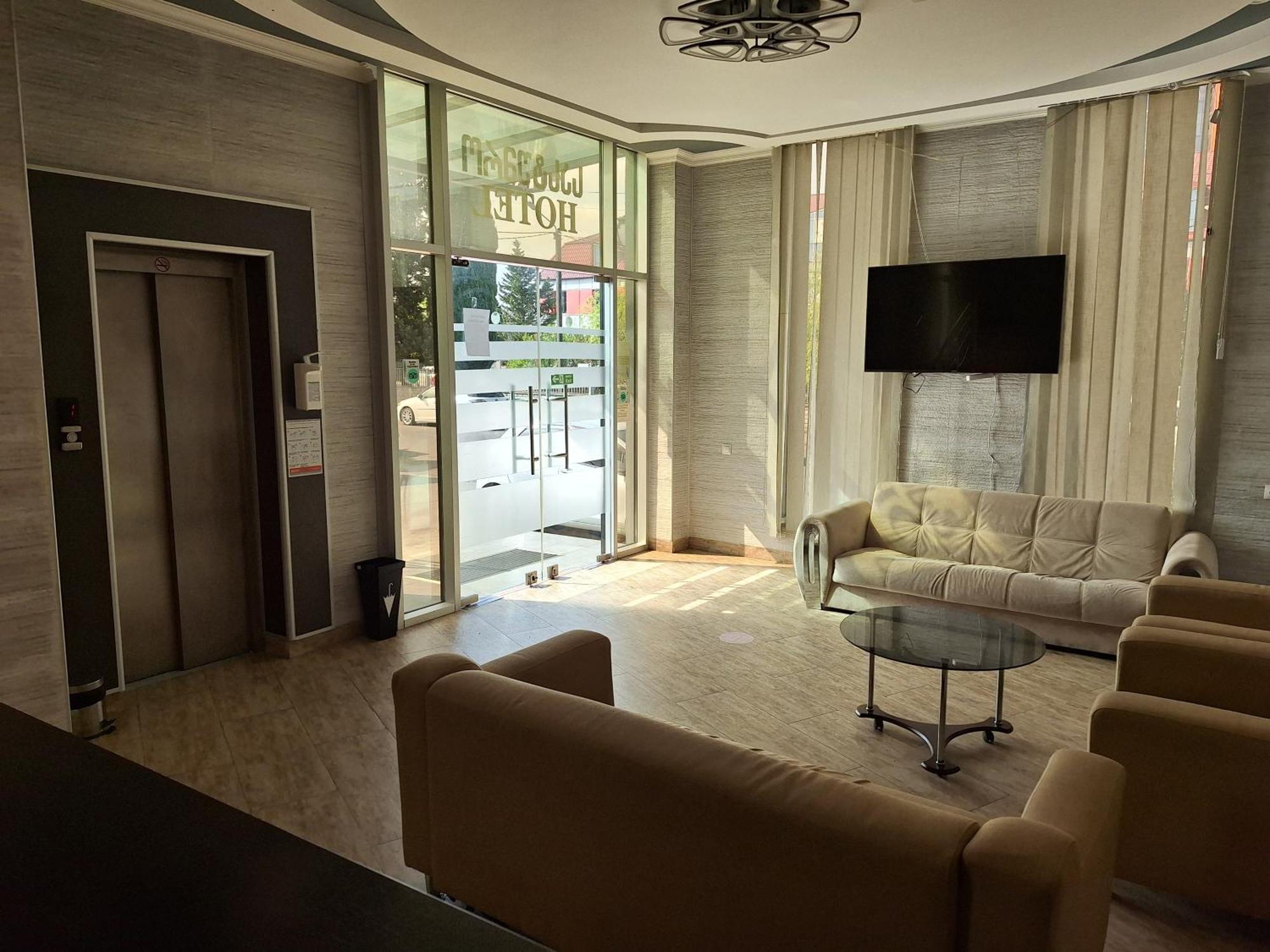 Hotel Georgian クタイシ エクステリア 写真